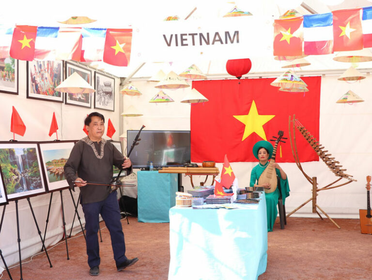 DAT VIET CONCERT DE MUSIQUE VIETNAMIENNE